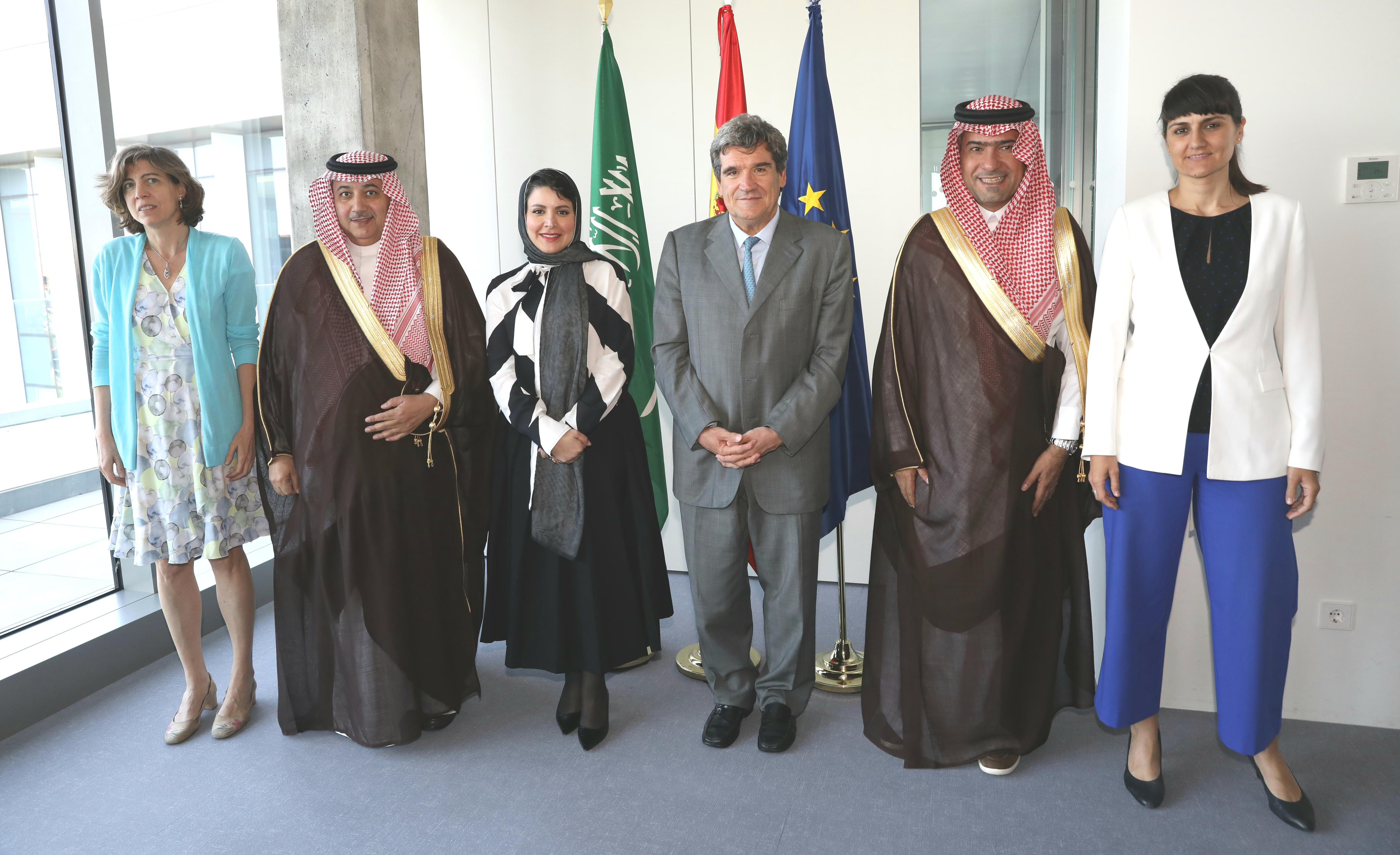 Minister Al-Hogail Discusses Cooperation and Expertise Exchange with Spain’s Housing, Digital Transformation Ministers