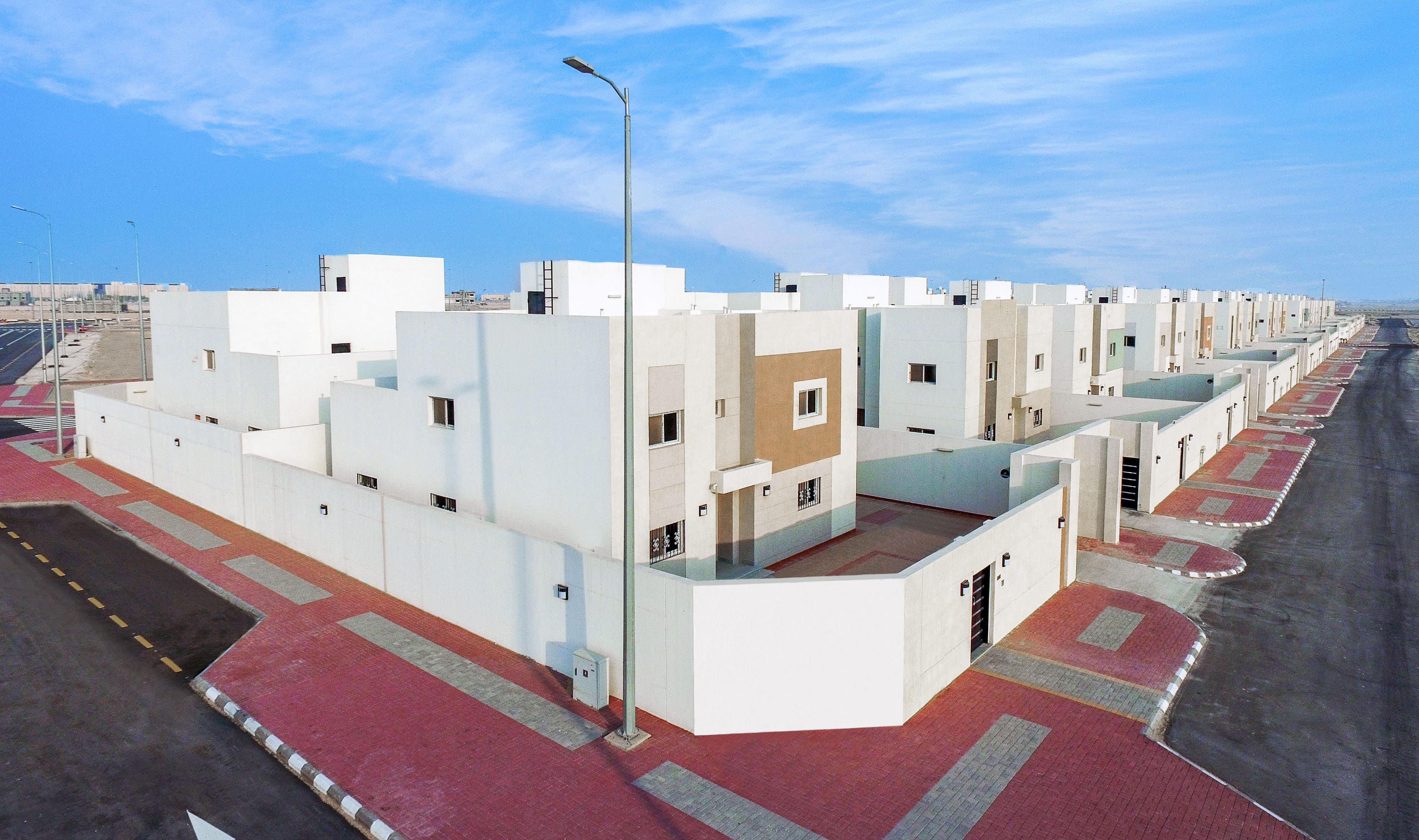 "سكني" يسلم عدد من الأسر السعودية وحداتها ضمن مشروع "إسكان الإحساء" خلال يونيو 2021