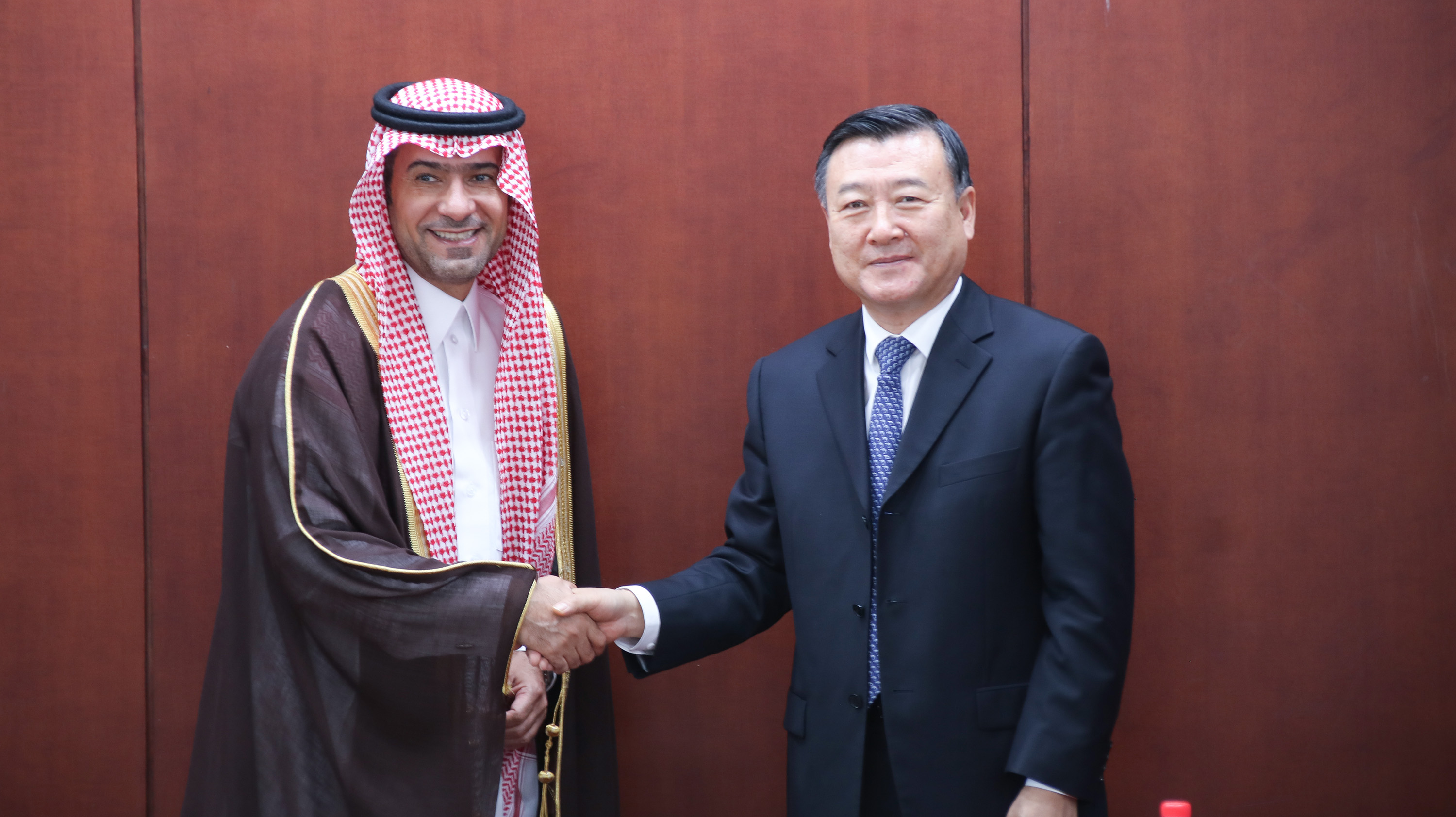 Al-Hogail discusses with the Chinese Minister of Housing enhancing cooperation and investment in building technology and sustainability